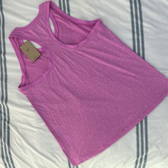 The Nike Tee in pink - Picture 2 of 3